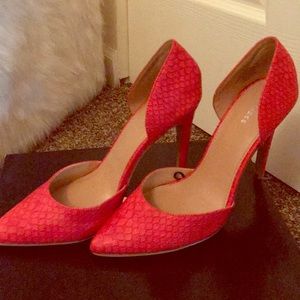 Express size 8, brand new, used 3 hours